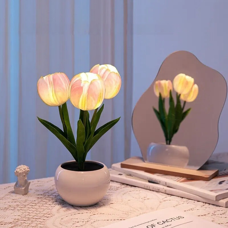 FloraLight - Tulip Shaped LED Lamp with USB Charging