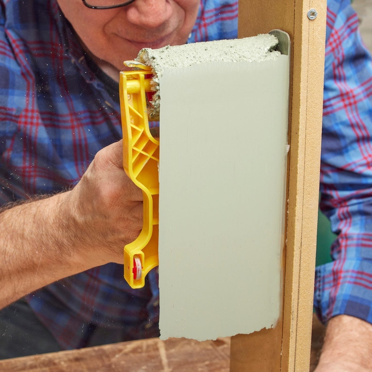 EdgeMaster – Precision Paint Roller for Clean Lines